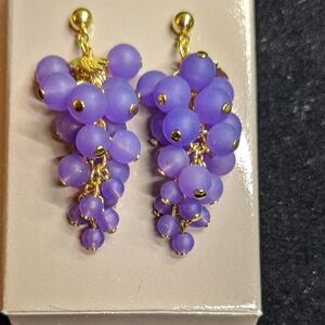 AVON Vintage Frosted Grapes Pierced Earrings, Purple And Goldtone, NOS